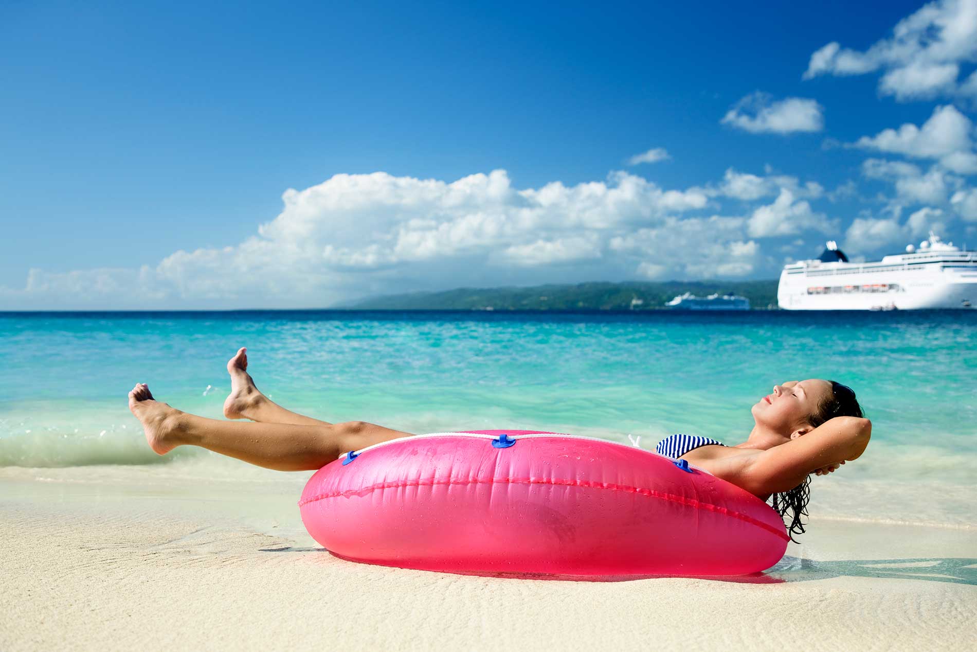 A relaxing cruise holiday at sea