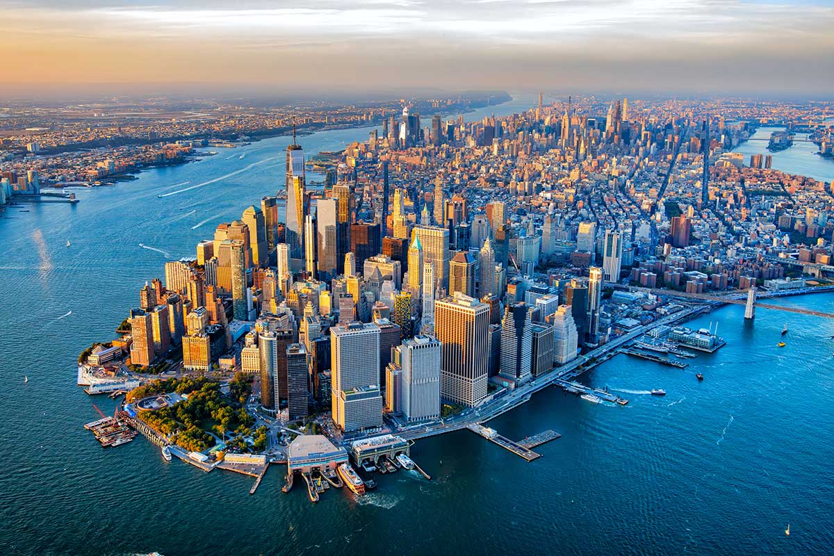 USA holidays from Australia — the Manhattan skyline at dusk